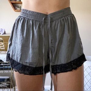 Flowy green shorts with laced rims!